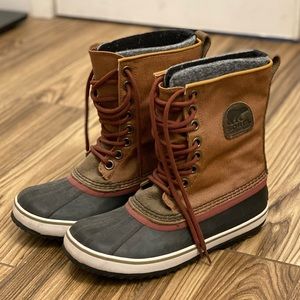 Sorel women’s waterproof snow boot in size 7.5. Worn only a handful of times.
